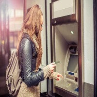 Bezpieczna wypłata pieniędzy z bankomatu