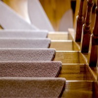 Schody do domu – drewniane, kamienne czy stalowe?